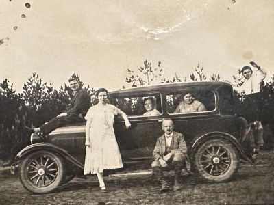 Historic photo - family outing